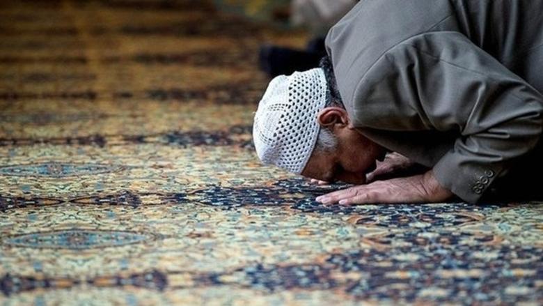 هل التحدث مع الله في السجود يُبطل الصلاة؟